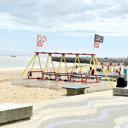 Vitamin Sea Beachfront Apartment Ramsgate - Sleeps 4 Exteriér fotografie