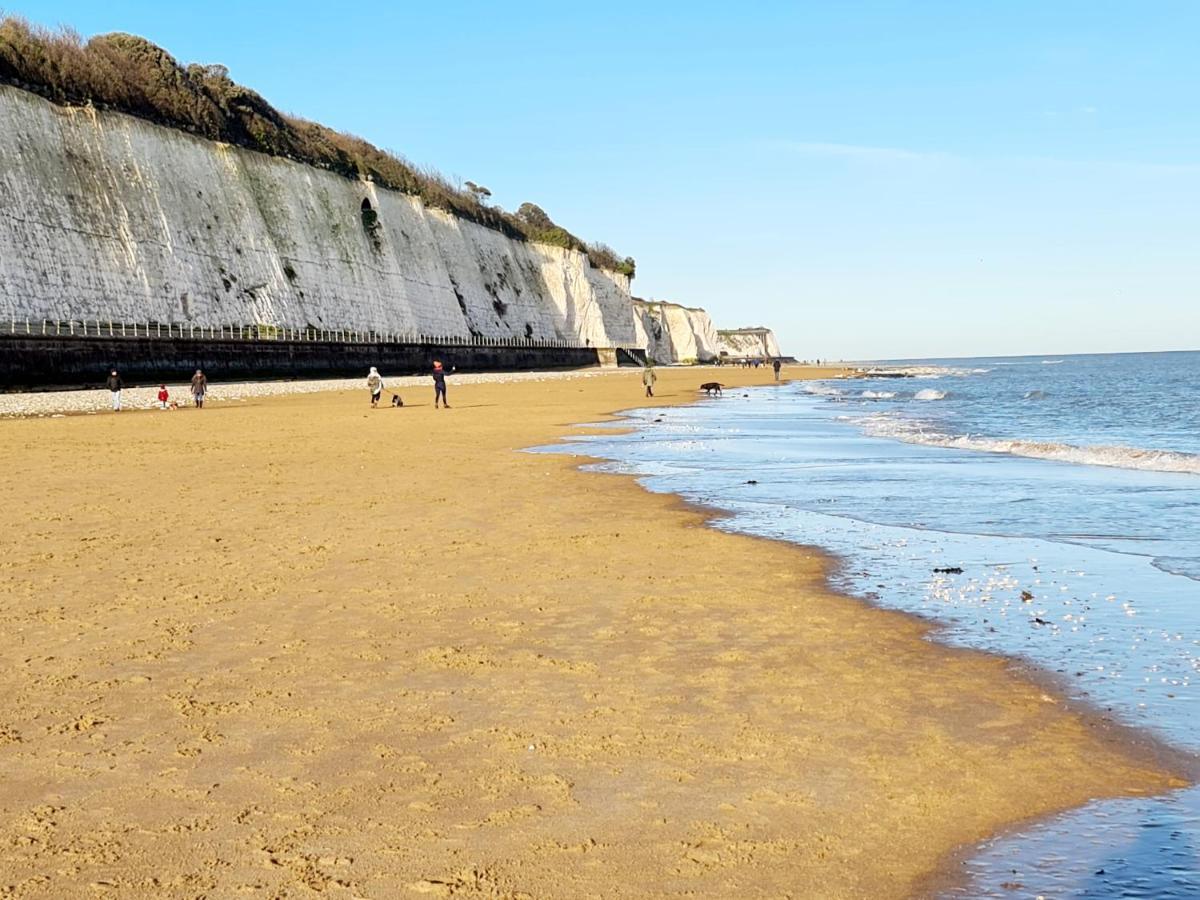 Vitamin Sea Beachfront Apartment Ramsgate - Sleeps 4 Exteriér fotografie