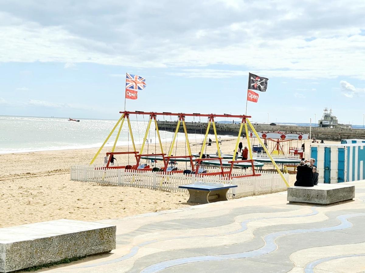 Vitamin Sea Beachfront Apartment Ramsgate - Sleeps 4 Exteriér fotografie